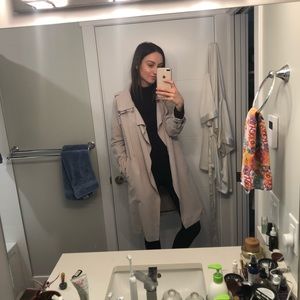 Super cute trench coat 👼🏼